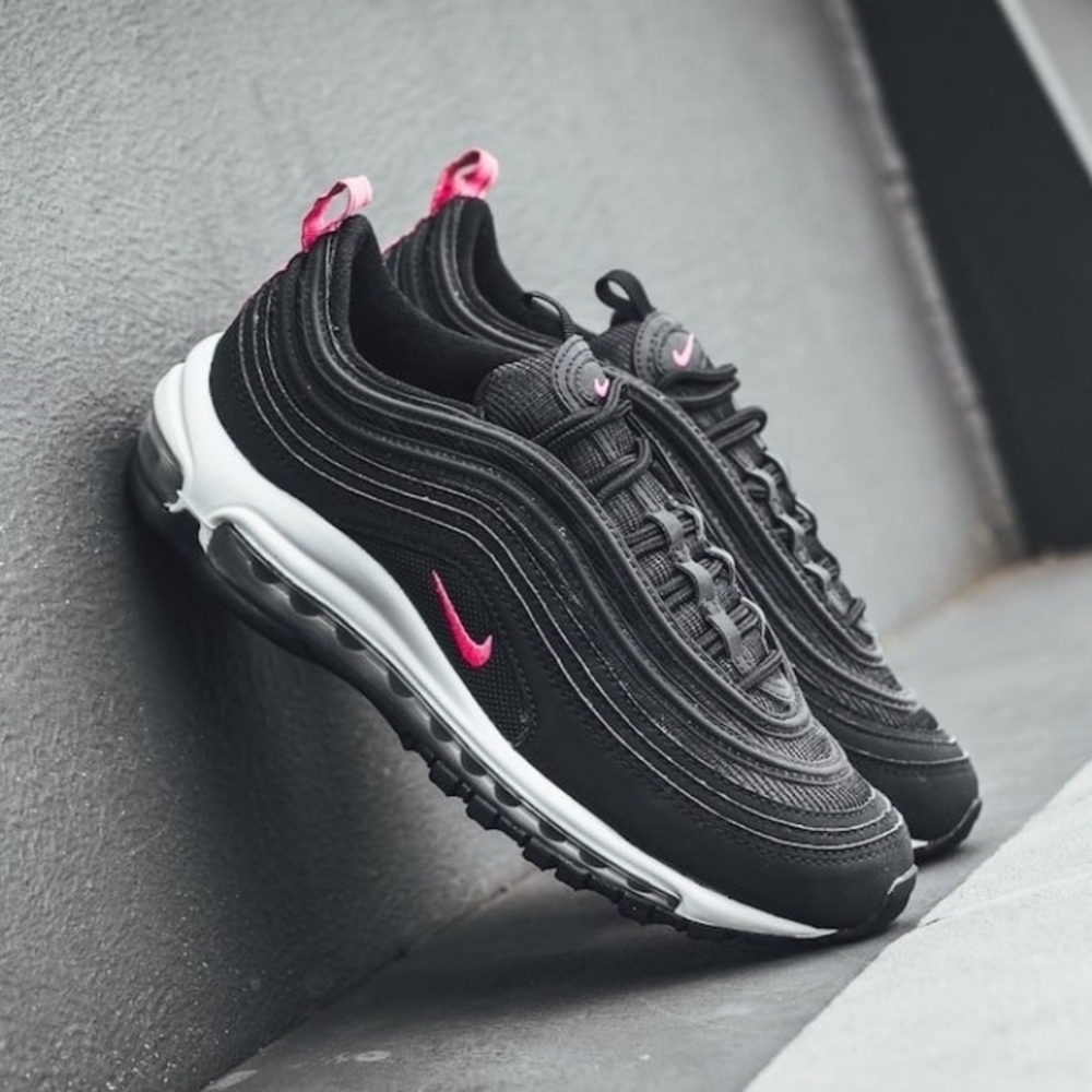 Nike Women's Black and Pink Air Max Sneakers. Like New Size 6Y